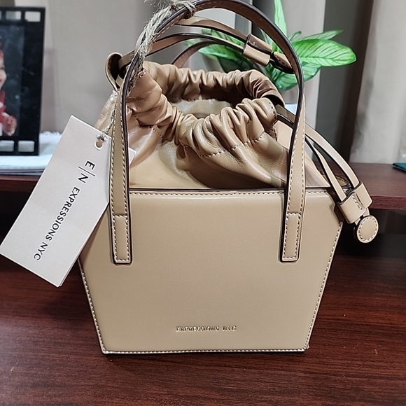 Express NYC Brand new bucket bag - Picture 11 of 13